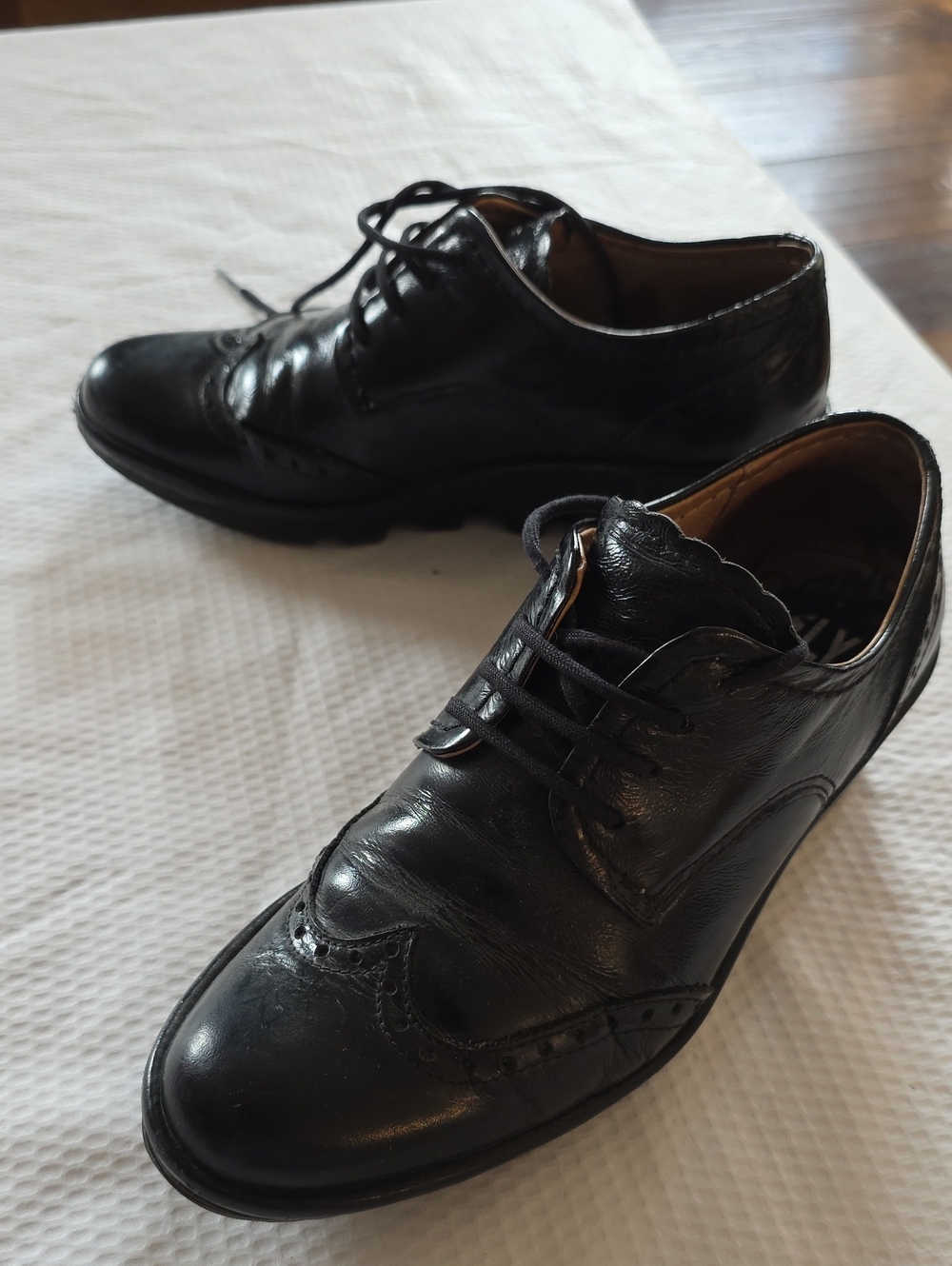 FLY LONDON wingtip leather wedge heel shoes! 6.5 37